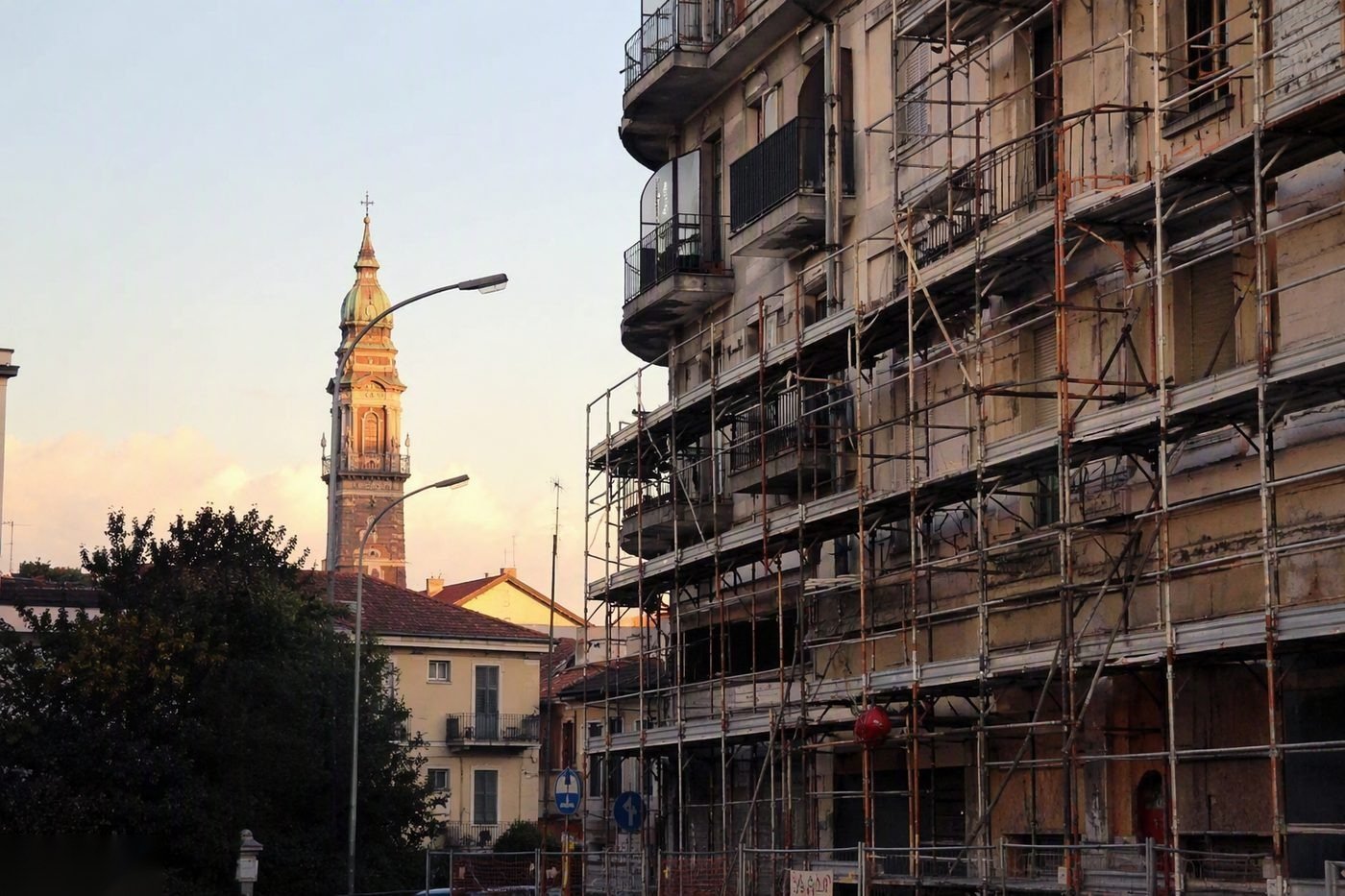Cantiere di rifacimento terrazzo in un condominio del Gallaratese — Rifacimento Terrazzo Gallarate