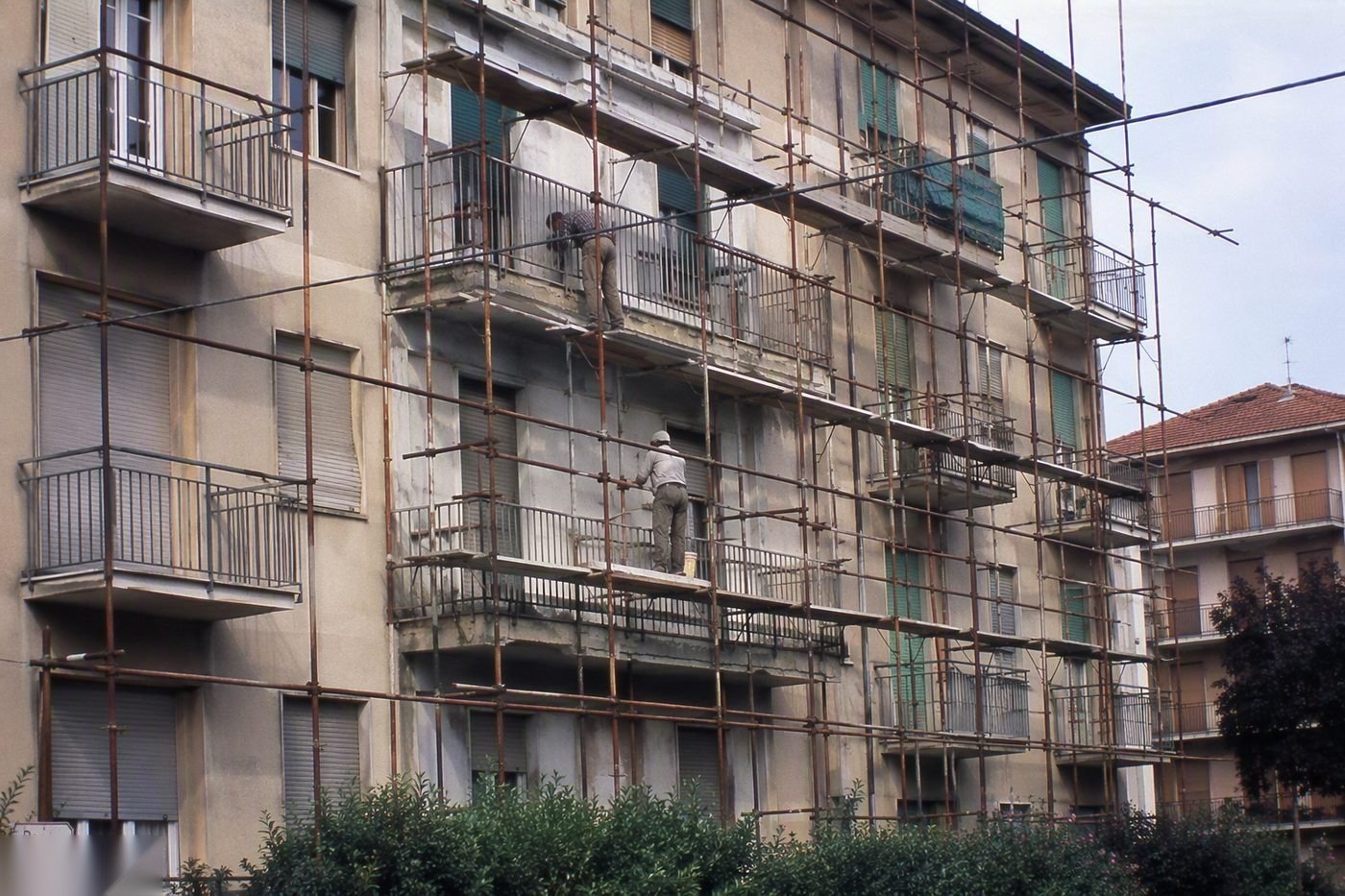 Rifacimento Balcone Condominiale nel Gallaratese — intervento di Rifacimento Terrazzo Gallarate
